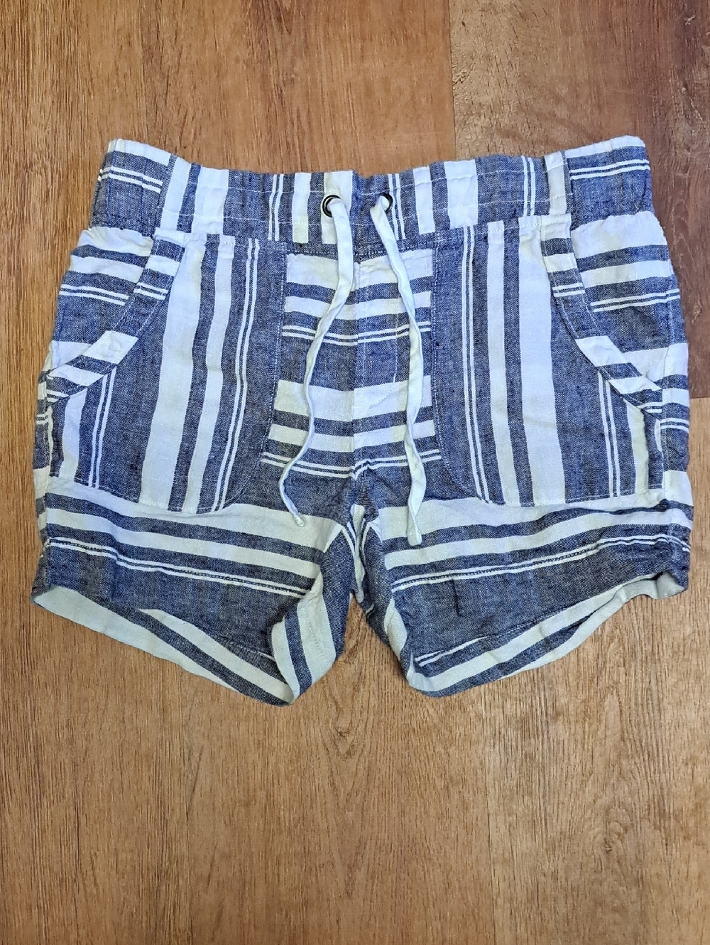 Athleta Blue and White Striped Fitted Womens Linen Shorts - Size 6